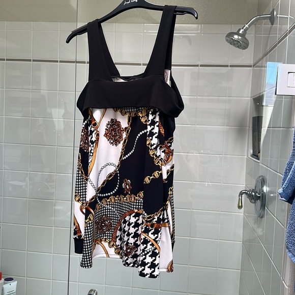 Joseph Ribkoff tunic with cut out shoulders. - Picture 1 of 3